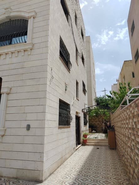 عمارة استثمارية فاخرة للبيع - 4 طوابق - 3