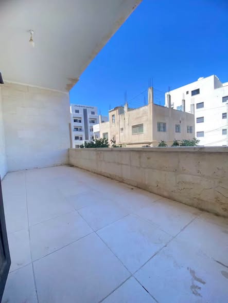 شقة واسعة للإيجار في إربد - دوار العيادات