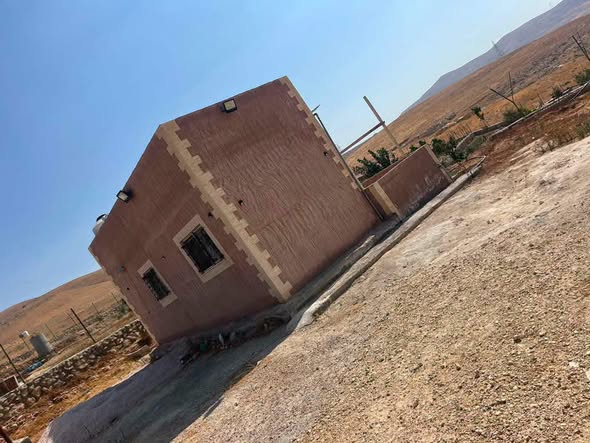 مزرعة استثمارية مميزة في غريسة - طريق القنية - 2