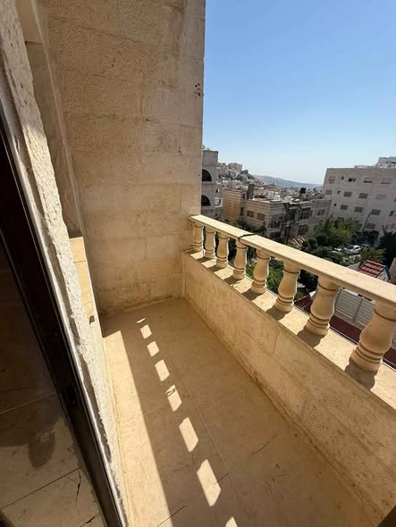 شقة فاخرة للايجار في موقع مميز