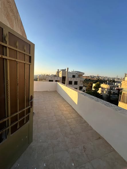شقة فاخرة مع روف إطلالة جميلة للبيع في مرج الحمام بسعر مميز - 3