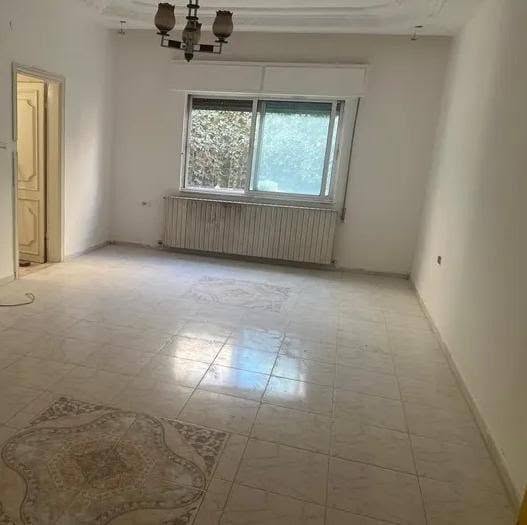 شقة فاخرة للايجار في الجبيهة - طابق أرضي 300م - 3