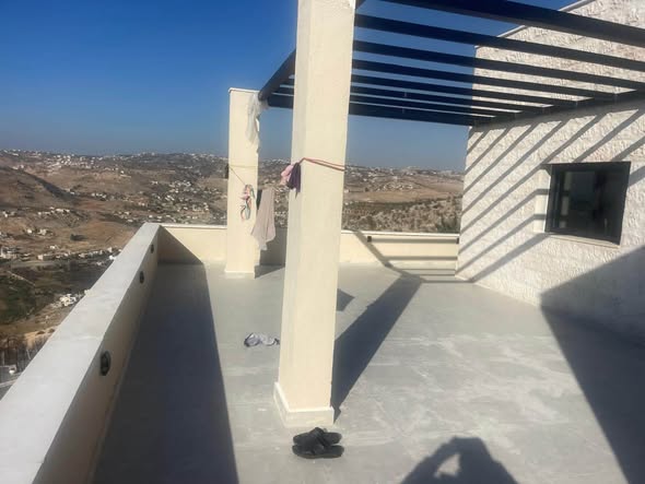 فيلا فاخرة للبيع في البحاث بإطلالة جذابة - 5