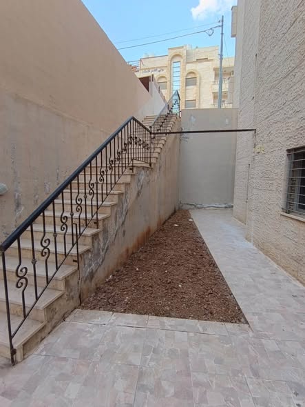 شقة فاخرة فارغة للإيجار في ضاحية الرشيد - 4