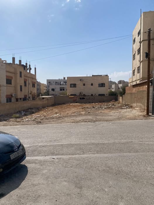 أرض سكنية فاخرة في الزرقاء الجديدة