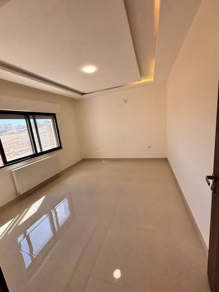 شقة فاخرة بإطلالة رائعة في الجبيهة - 5