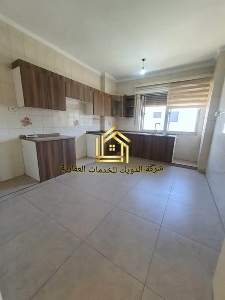 شقة فاخرة مجددة للإيجار في شميساني - 2