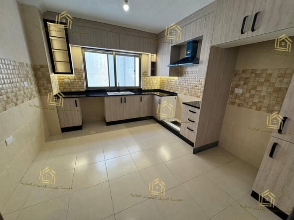 شقة فاخرة للإيجار في دير غبار مع مصعد وكراج