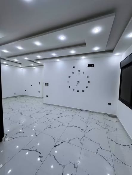 شقة أرضية فاخرة للإيجار في إربد - 200م
