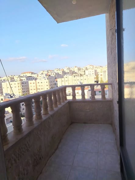 شقة فارغة للبيع في صويلح - فرصة بسعر منخفض! - 2