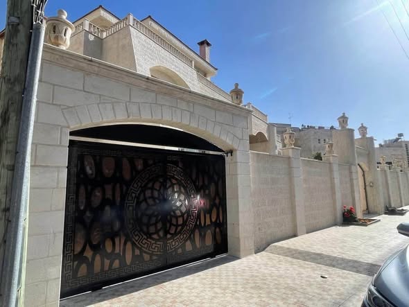 فيلا فاخرة بتصميم كلاسيكي في ضاحية الرشيد