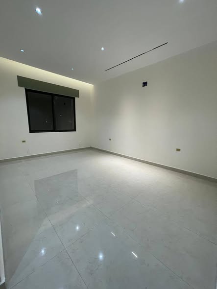 شقة فاخرة للبيع في طريق المطار - 3