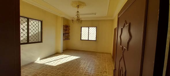 شقة مشمسة بإطلالة رائعة في جبل النصر – حي عالية للإيجار - 2
