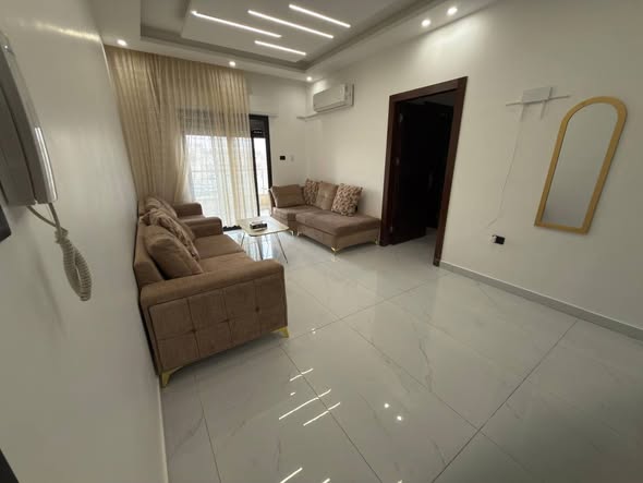 شقة مفروشة فاخرة للإيجار في الجاردنز - 4