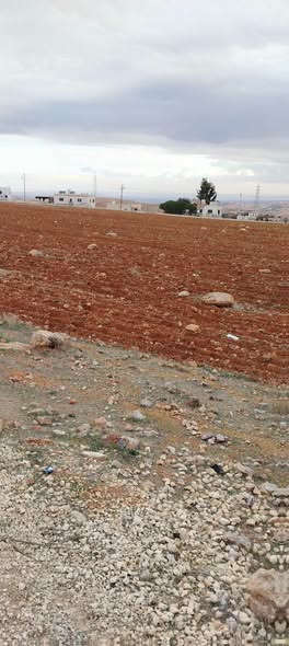 أرض سكنية مطلة للبيع في جرش - رحاب منيفه
