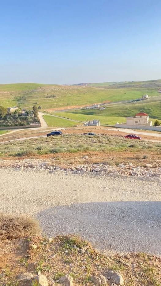 أرض سكنية للبيع على طريق بيرين الرئيسي