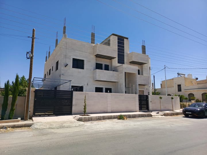 عمارة استثمارية فاخرة للبيع في جاوا - عمان