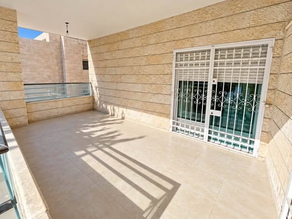 شقة أرضية مميزة في تلاع العلي بمساحة 205م - 4