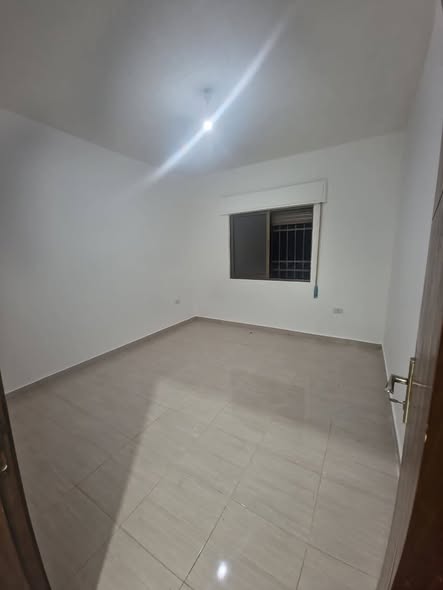 شقة أرضية فاخرة للإيجار في ضاحية الرشيد - 350 دينار - 5