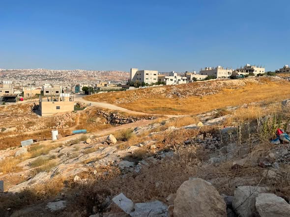 أرض سكنية فاخرة للبيع في عين الباشا - فرصة استثمارية