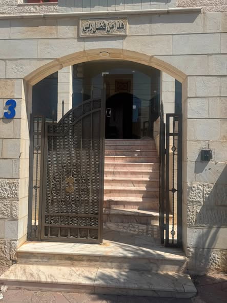 شقة فاخرة مفروشة بالكامل في الجبيهة - 2