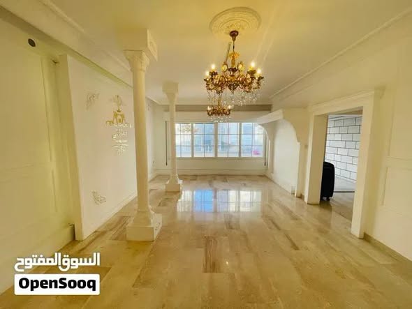 فيلا فاخرة للإيجار بسعر شقة! موقع مميز في الحي الجنوبي - 2