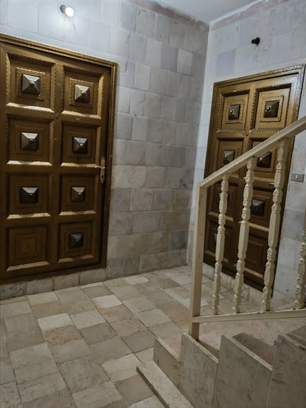 طابق للبيع بشقتين - فرصة استثمارية نادرة