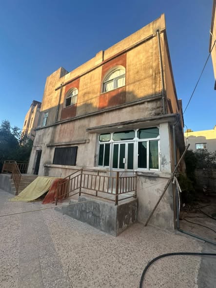 منزل مستقل طابقين بسعر شقة في إربد - 4