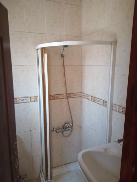 شقة فاخرة للإيجار في جبل الحسين - 2