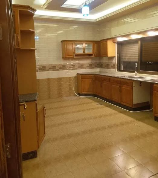 شقة فاخرة للإيجار في البنيات - 240م - 3