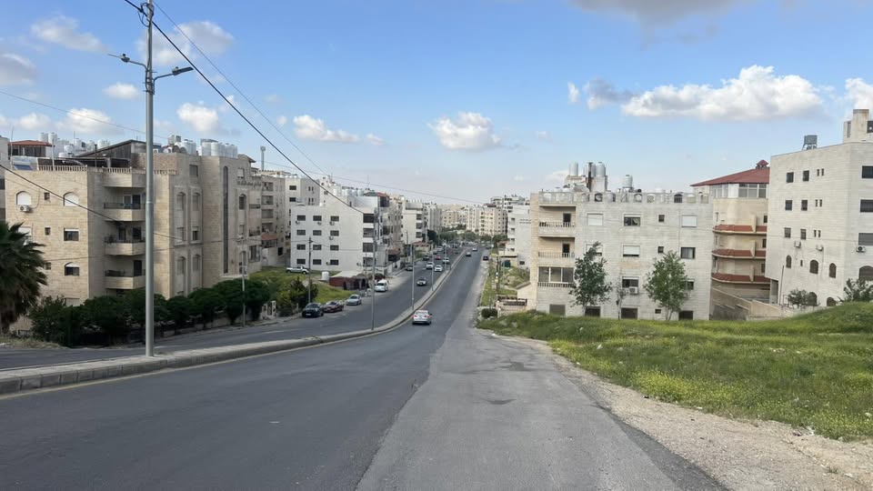 أرض سكنية فاخرة للبيع في الجبيهة - حي الجامعة