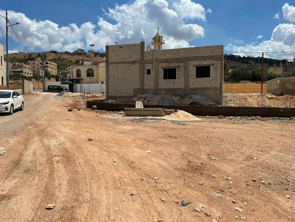 قطعة أرض استثنائية في عين الباشا لبناء بيت العمر - 3