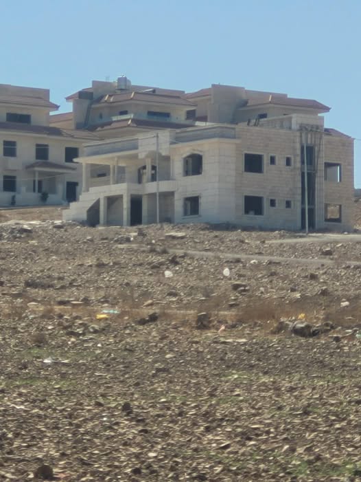 فيلا عظم طابقين للبيع في مثلث جحفية