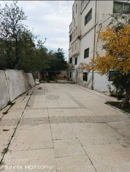فرصة استثمارية: منزل 3 طوابق للبيع في دير السعنة، إربد