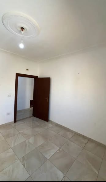 شقة اقتصادية للعائلات في شارع الجامعة — موقع حيوي وسعر مميز - 4