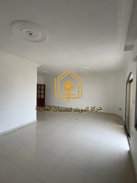 شقة فاخرة فارغة للإيجار في الياسمين - 2