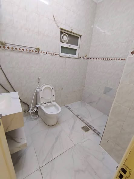 شقة مجددة بالكامل للإيجار في الجاردنز - 3