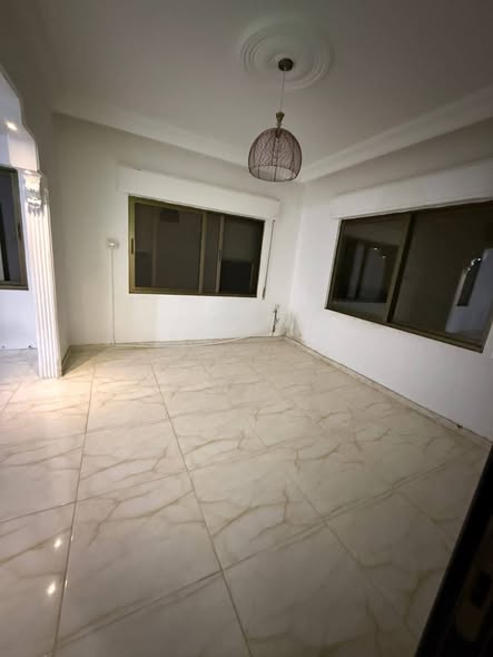 شقة بموقع مميز في مرج الحمام بسعر حرق