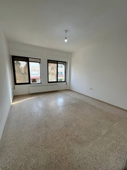 شقة فاخرة للإيجار في أم السماق – 220م – 3 غرف - 5