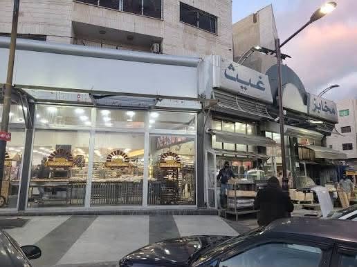 مجمع تجاري استثماري مربح للبيع في حي نزال