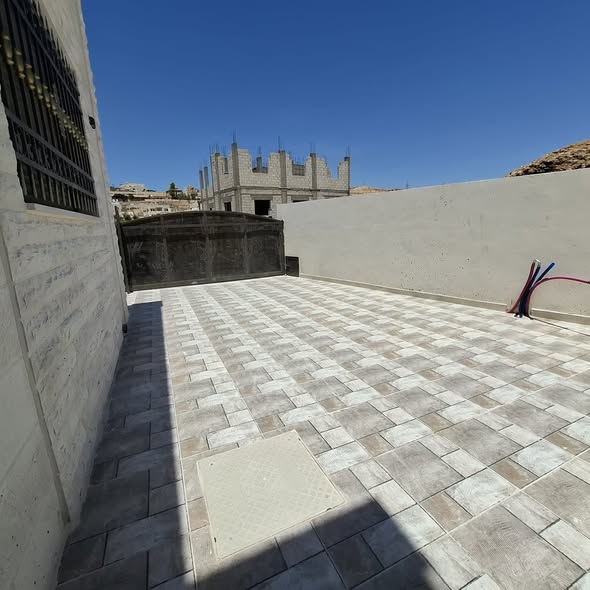 بيت مستقل بواجهة 23 متر مع تراس وكراج في الزرقاء - 5
