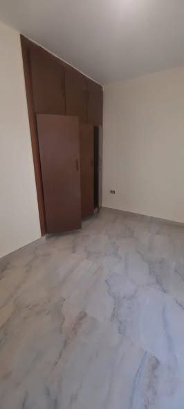 شقة فاخرة مجددة بالكامل في أم أذينة للايجار - 4