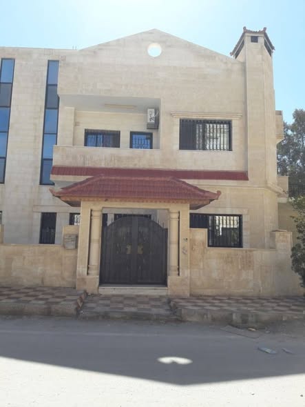 فيلا فاخرة للبيع في البتراوي - الزرقاء الجديدة - 2