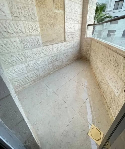 شقة فاخرة فارغة للإيجار في دير غبار — 170م² - 2