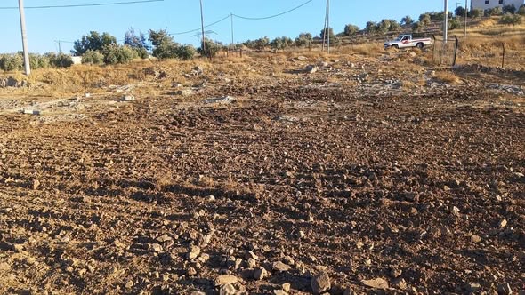أرض منيفة للبيع في جرش - سكنية ومزرعة - 2
