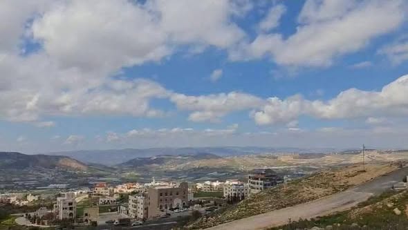 أرض لقطة للبيع في أبو نصير بإطلالة بانورامية - 2