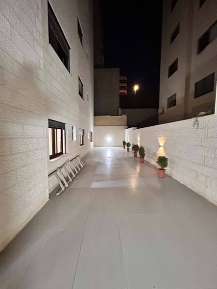 شقة طابق أرضي فاخرة للبيع بالتقسيط في الجبيهة - 3
