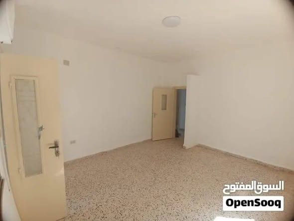 شقة مجددة فارغة للإيجار في المدينة الرياضية - 2