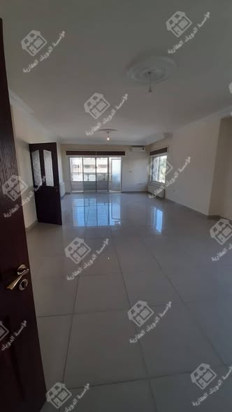 شقة فاخرة للإيجار في الرابية - مساحة 340م