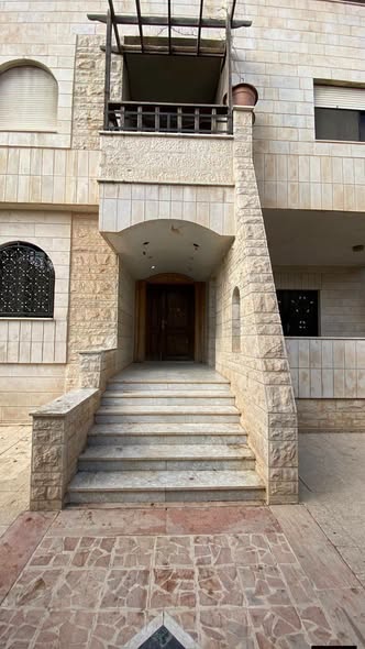 عمارة استثمارية نادرة في المقابلين – بسعر الأرض!